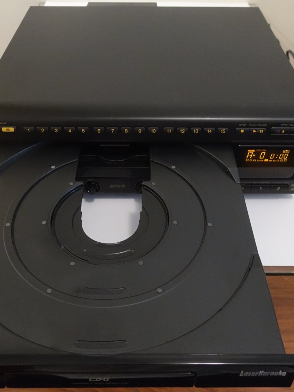 Pioneer CLD-V860 Karaoke CD/CDV/LD Both Sides Play Laser Disc Player - Picture 3 of 15